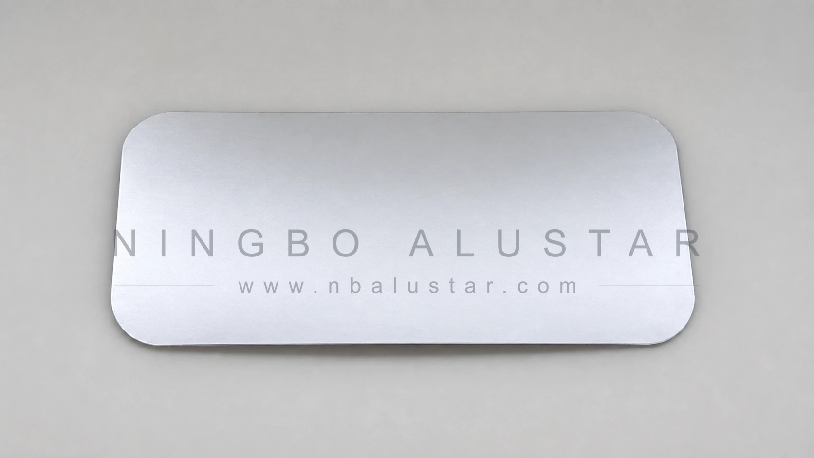Guía práctica B2B: envases de aluminio con tapa: cartón laminado, PET/PP y película termosellable — Alustar