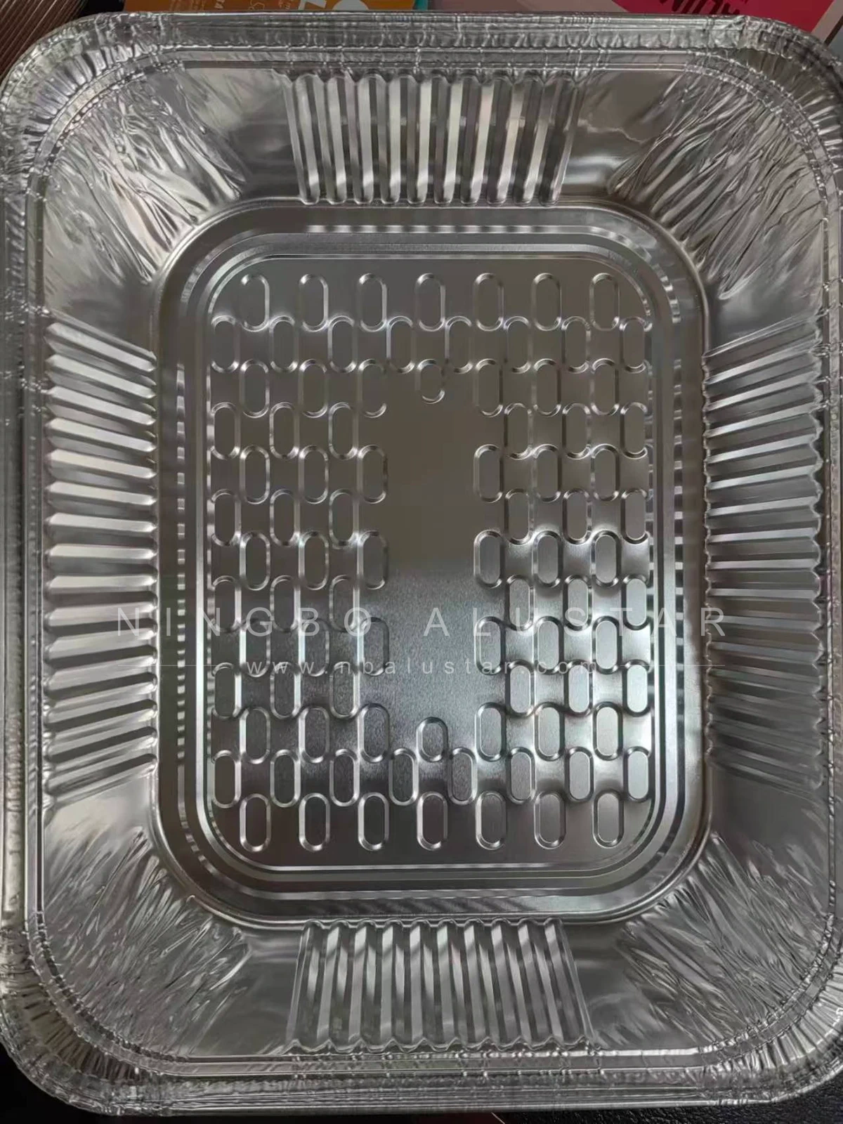 Aus Skizze und Zeichnungen entwickelter fertiger Aluminiumfolienbehälter von Alustar